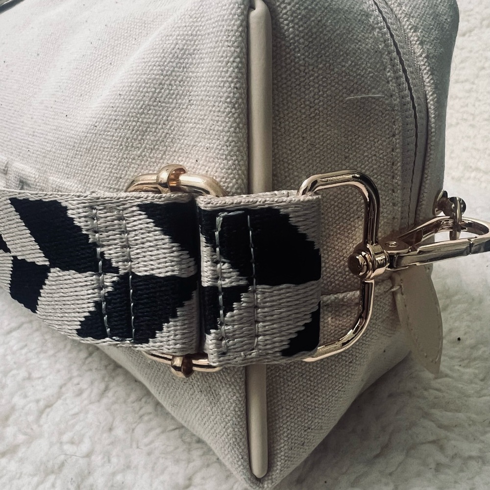 Burberry Upcycled Beauty Canvas to Crossbody Bag with Doggy Charm - Picture 5 of 8